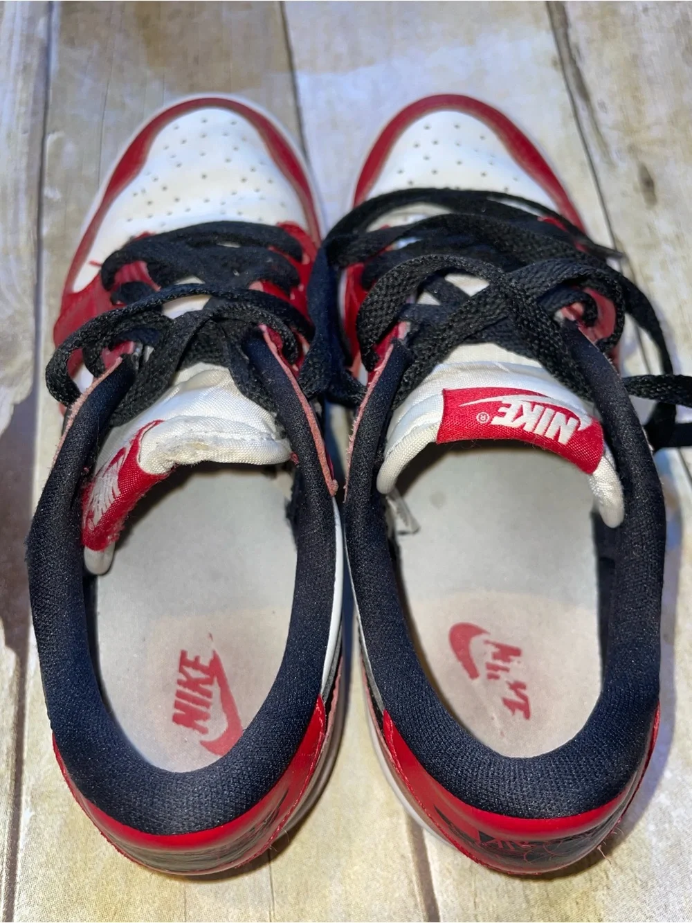 Nike Air Jordan 1 Low Chicago Sneakers in Red, White & Black boys size 2.5Y